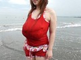 独占！ 奇跡のNカップかおり 超乳コスプレ！ビキニ！ 113センチ 19才　サンプル画像04